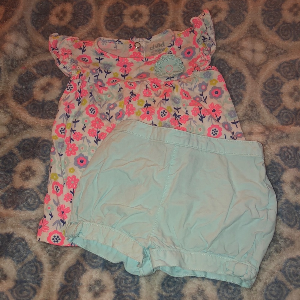 Summer floral outfit for baby.